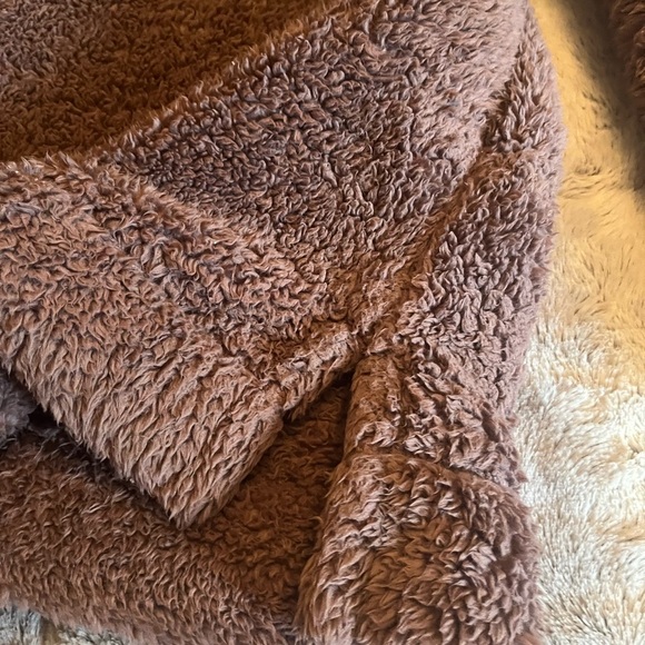 Beautiful Cozy Pullover - Picture 2 of 4